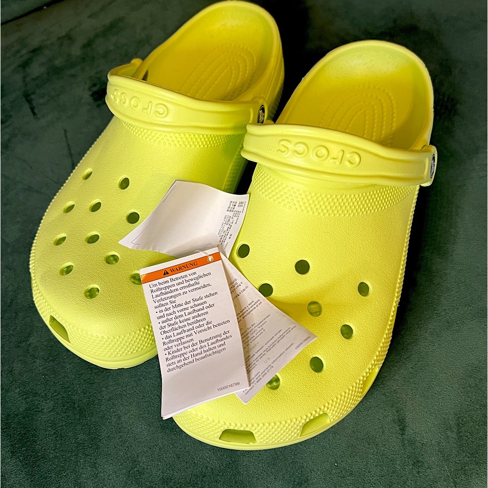 Crocs classic 10001-3U4 NEW! Size M11. Color lime zest.